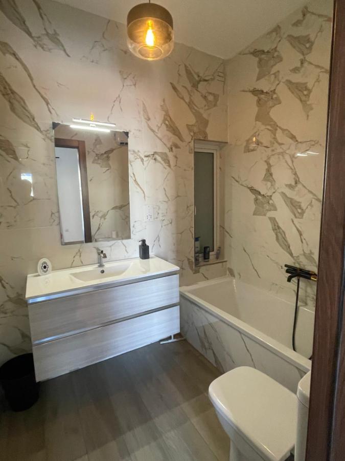 Airport Accommodation Bedroom With Bathroom Self Check In And Self Check Out Air-Condition Included Mqabba Екстериор снимка
