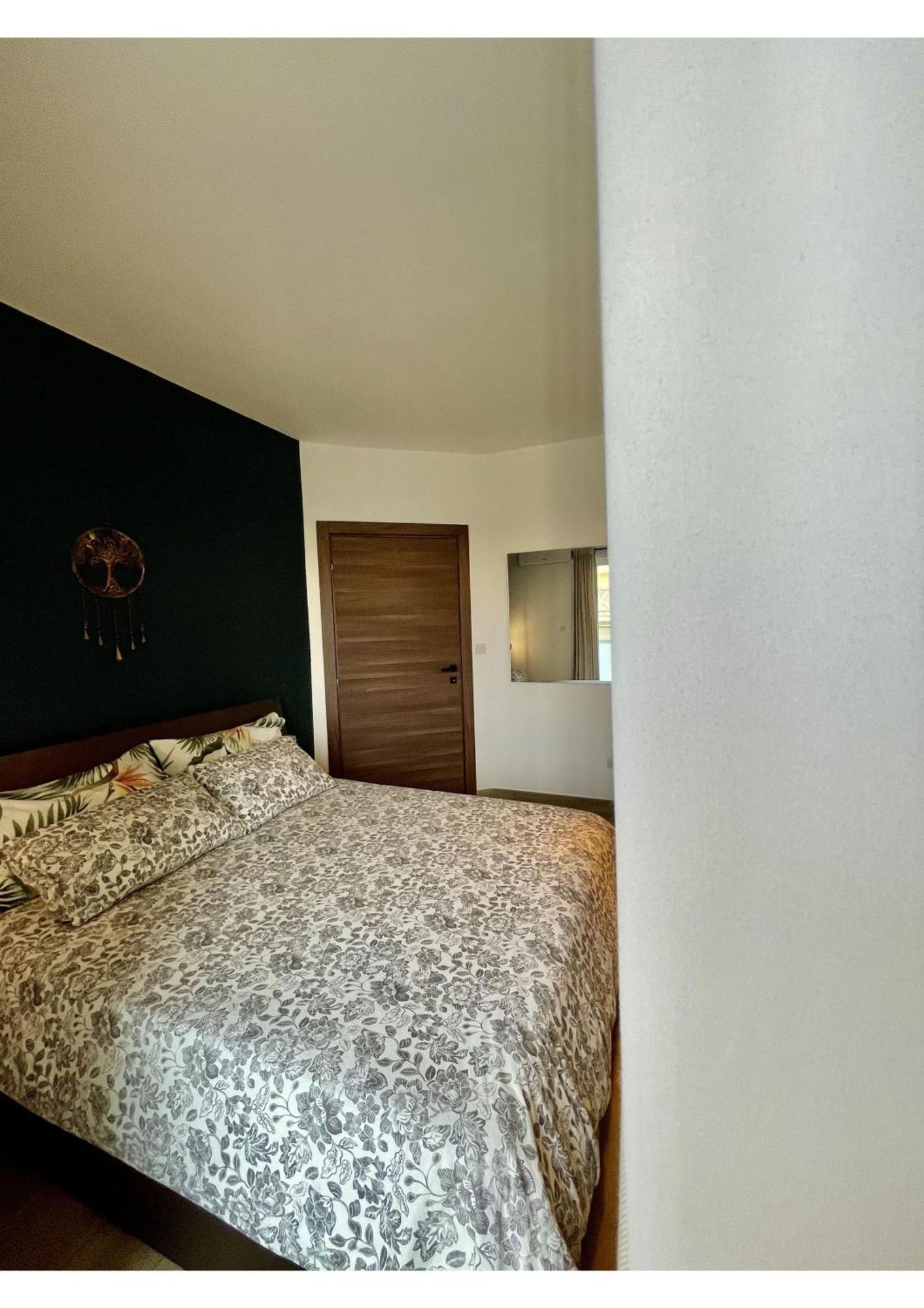 Airport Accommodation Bedroom With Bathroom Self Check In And Self Check Out Air-Condition Included Mqabba Екстериор снимка